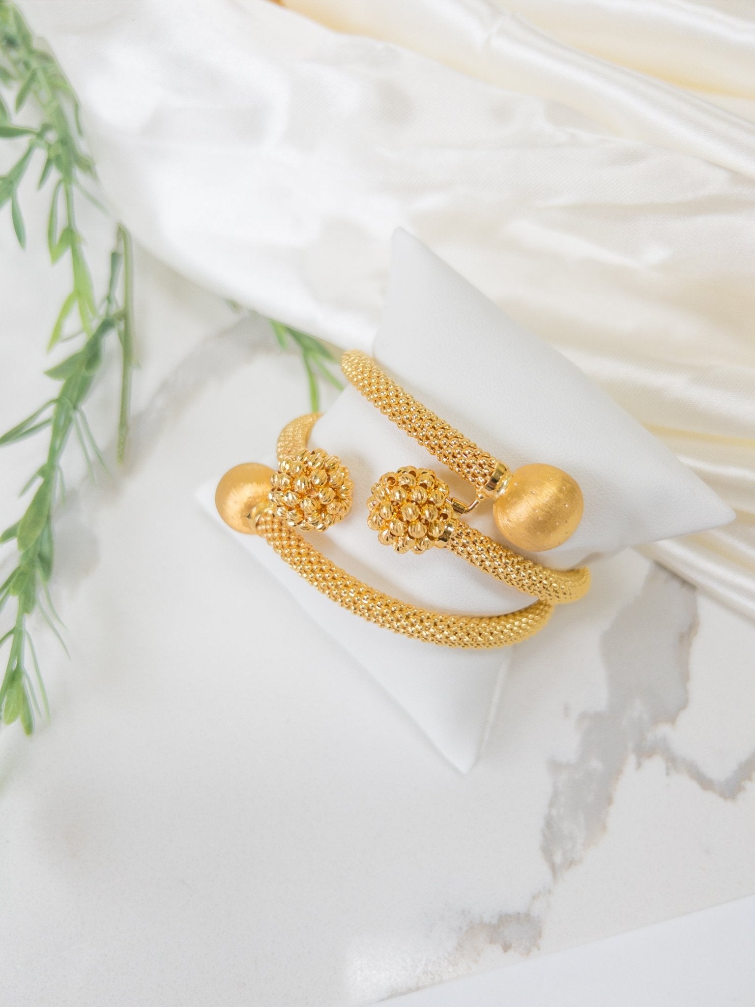 21k Gold Bangle - Cleopatra Jewelers