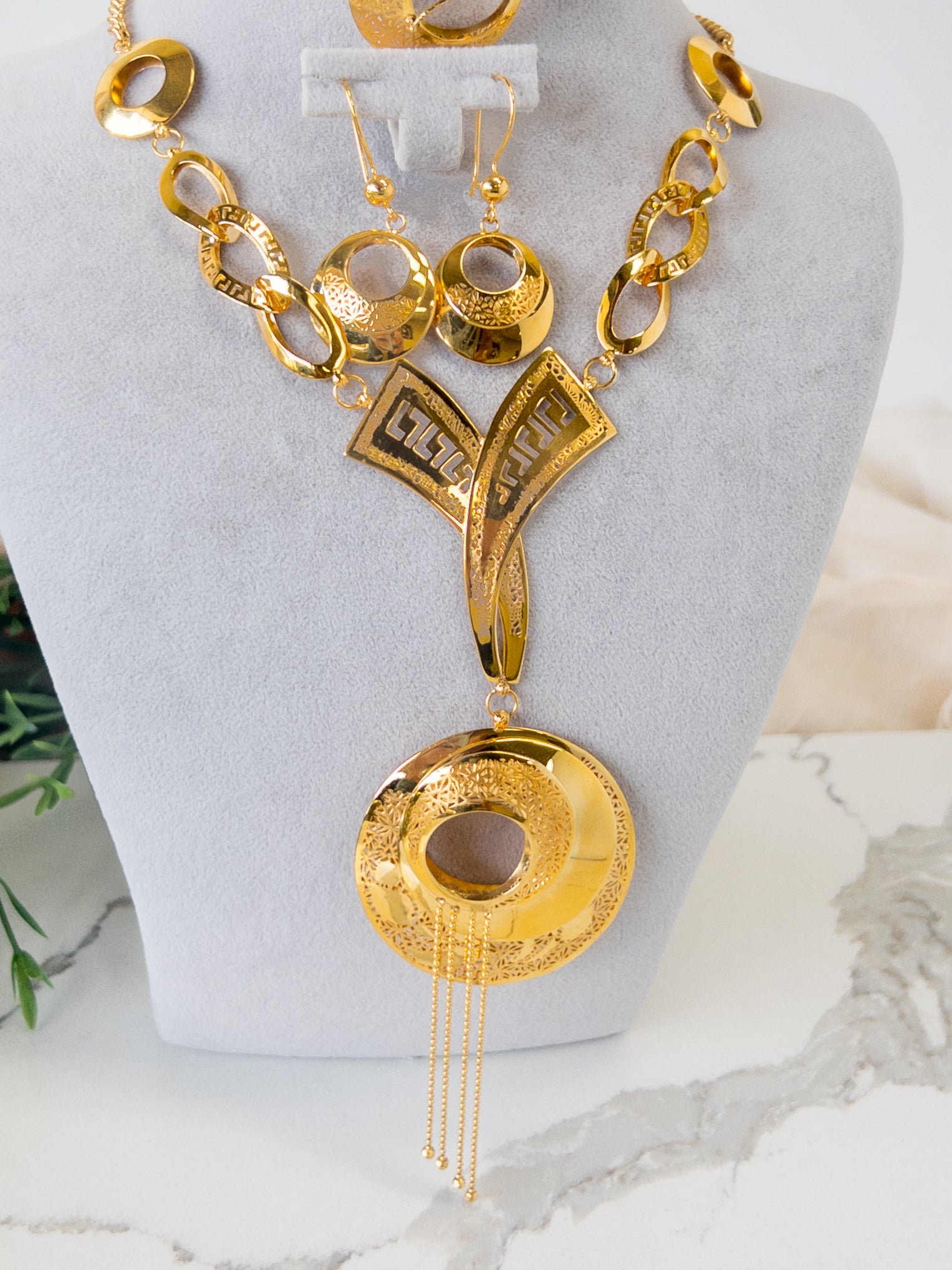Middle Eastern Gold Authentic 21k Gold Arabic Jewelry - Necklaces, Rings, Bracelets, and M ...