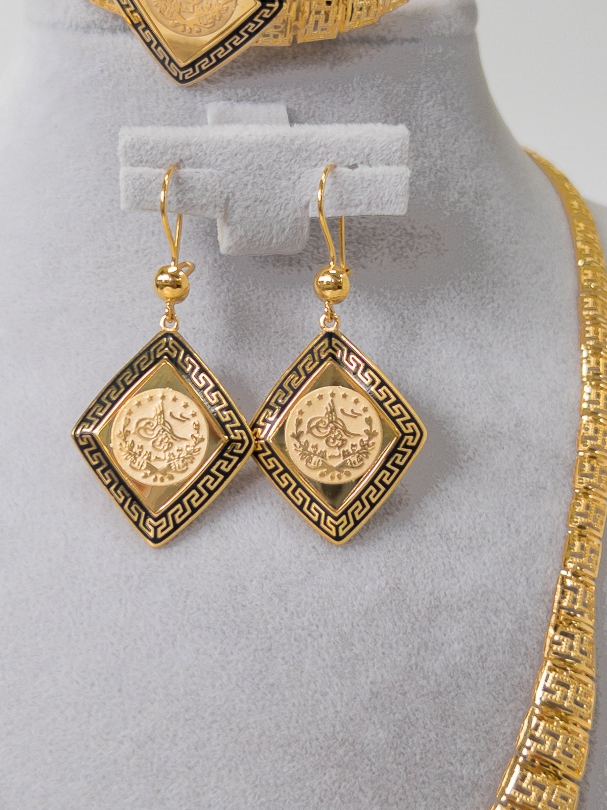 Yellow Gold Sets – Cleopatra Jewelers